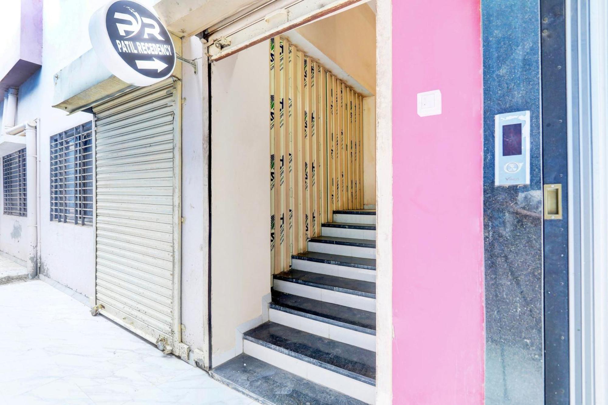 Hotel O Patil Residency Lodging Shahada Exterior foto
